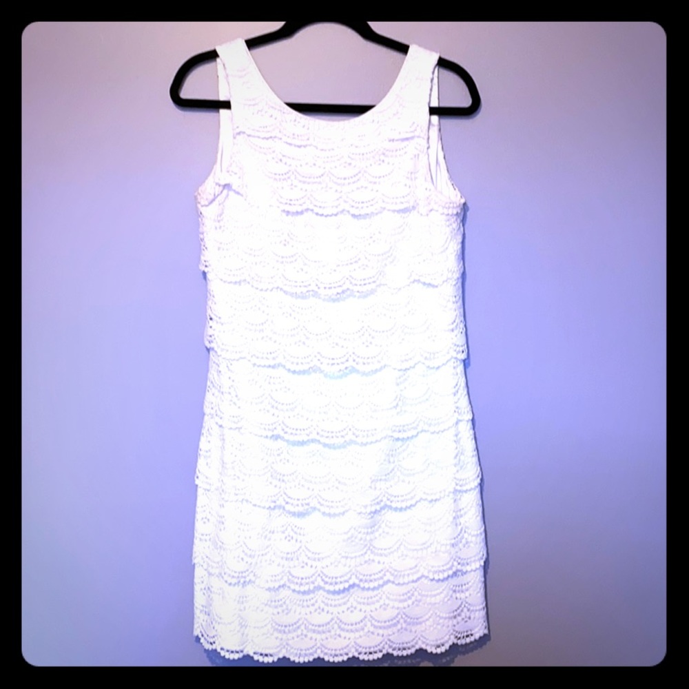SLEEVELESS TIERED LACE SHIFT DRESS